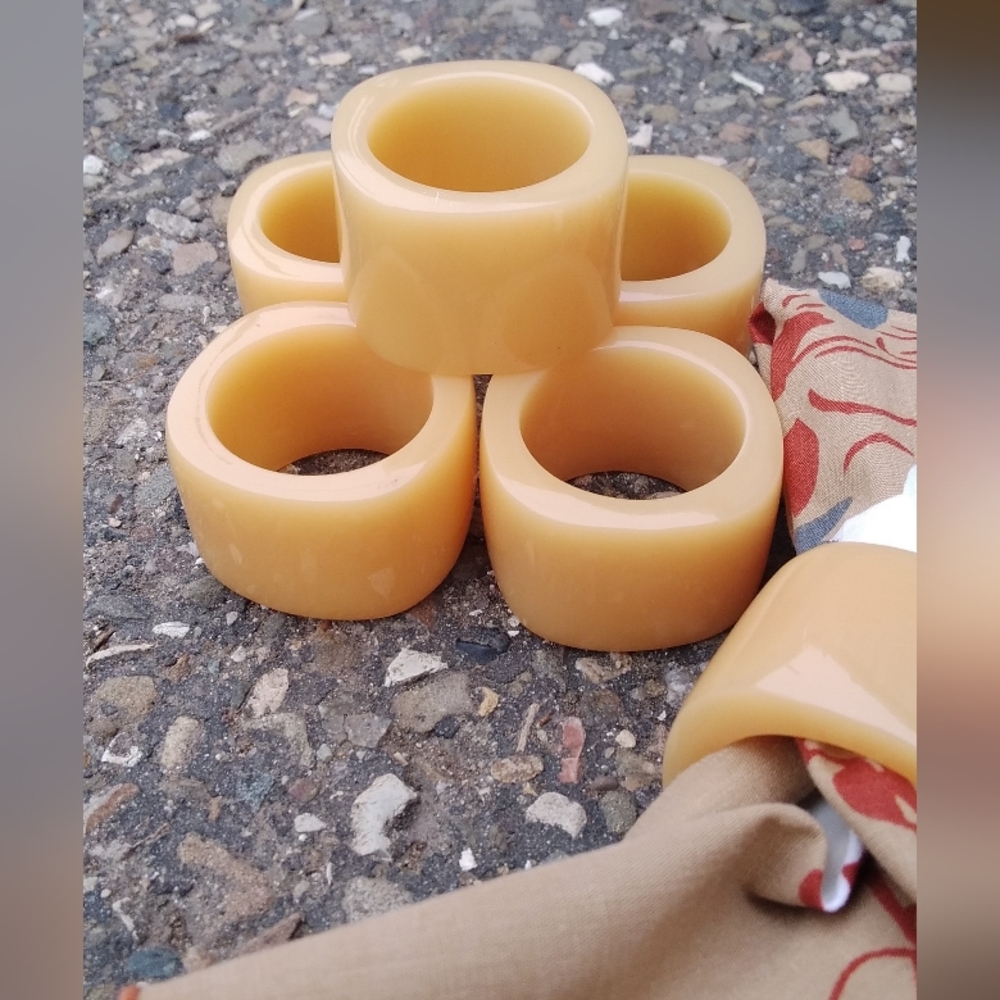 Butterscotch Bakelite Resin Lucite Napkin Rings Vintage Set Of 6 Mod Mcm Dining